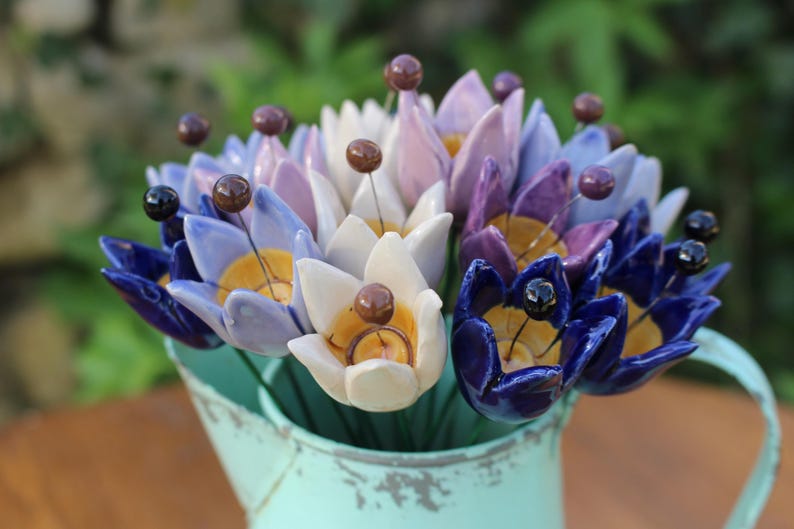 Tulip, colourfull, hand-made, lovely ceramic flowers. Avaiable in 7 colours. They are fixed on a green wire (l=25cm/9.8in), you can put them in a vase, next to your inside plant, outside the garden (they are weather resistant).
You can create your own tulip bouquet by adding green leafs or other flowers in my shop. A charming spring decoration.