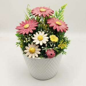 Ceramic Daisy Bouquet: Pink & White Floral Arrangement