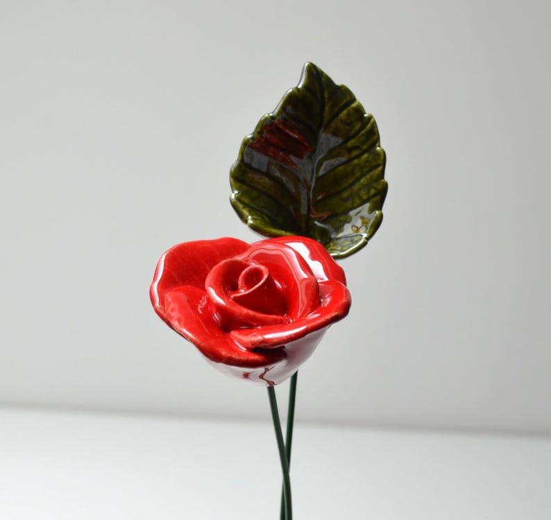 ceramic rose
Beautiful, hand-made, ceramic rose. Decorate your vase, indoor plants, home or garden with these colourful, shiny roses. 5 colours, 2 sizes are avaiable