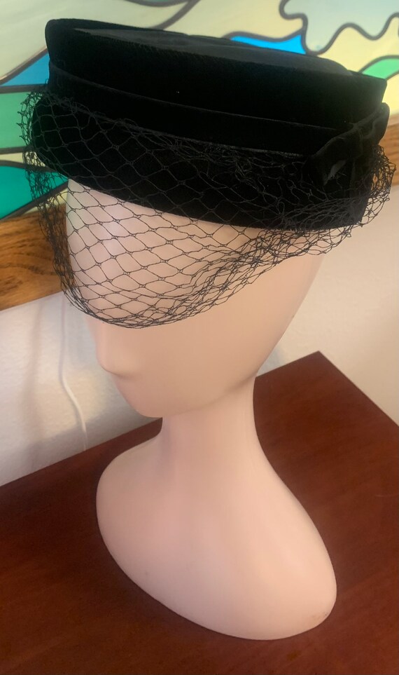 Black Pillbox Fascinator Gem