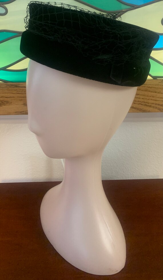 Black Pillbox Fascinator Gem
