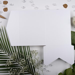 Cartera plegable de bolsillo con diseño de retrato de 5 x 7 en blanco perlado/brillante para invitaciones de boda de lujo o eventos corporativos