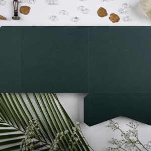 Geldbörse in Dunkelgrün, quadratisch. 148 x 148 mm (6 "x6" ungefähr) Porträt-Design für Luxushochzeits-Einladung / Firmenveranstaltungen
