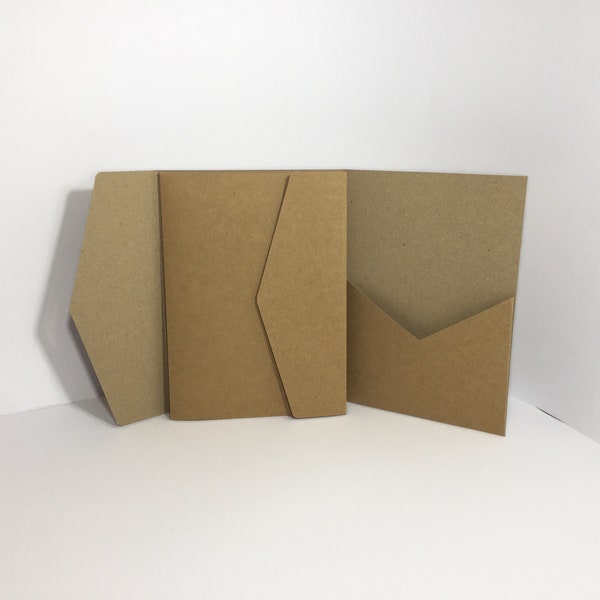 Portefeuille kraft recyclé mat avec poche. Conception de portrait 5 x 7 pour faire-part de mariage de luxe / événements d'entreprise