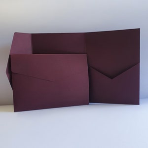 SOLO MUESTRA Cartera de bolsillo mate burdeos/burdeos. Diseño de retrato de 5 x 7 para invitación de boda de lujo/eventos corporativos $24/LLG