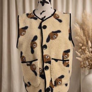 Hunde Teddyweste Damen | Handgemachte Übergangsweste | Leichte Weste aus Polyester | Kuschelige Statement Weste