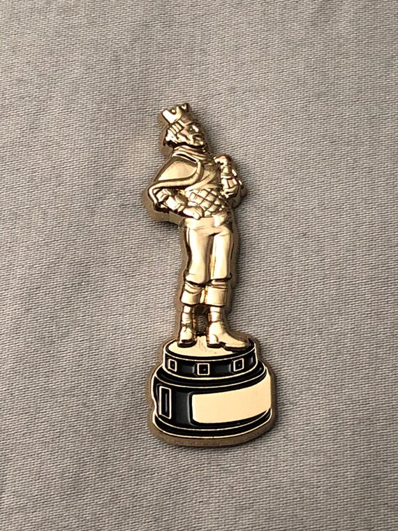 Apex Legends Enamel Pin Mirage Heirloom Too Much Witt Etsy