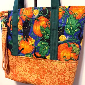 OOAK Handmade Quilted Vintage Halloween Tote | Black Cats & Pumpkins Purse w/ Wristlet Fob | Pumpkin Patch Book Bag w/ Charm Holder