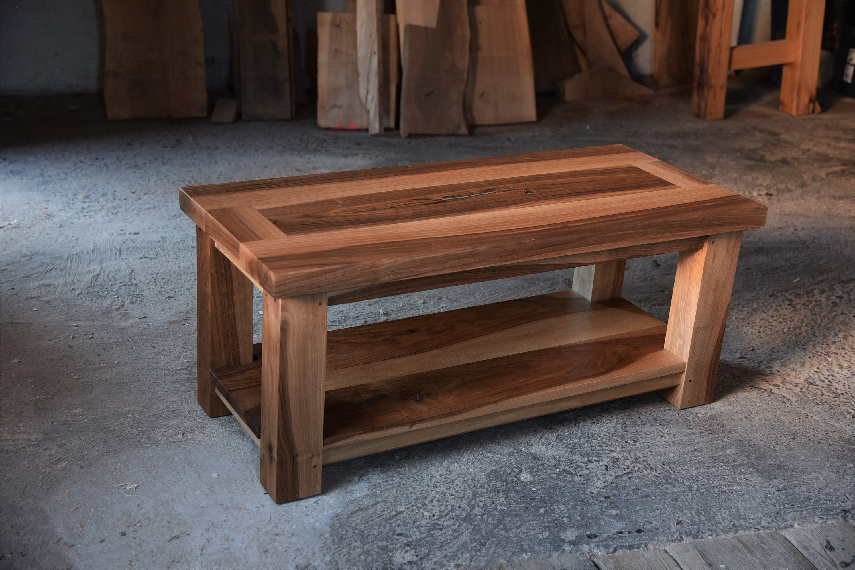 Table Basse Noyer Massif/Meuble d'artisan