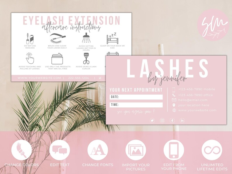 Puede incluir: Tarjeta de visita rosa y blanca con el texto "LASHES by jennifer" y una secci&oacute;n para reservar citas. La tarjeta tambi&eacute;n incluye informaci&oacute;n de contacto, una direcci&oacute;n de sitio web e iconos de redes sociales.