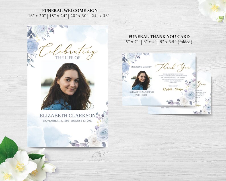 Pode incluir: Modelo de placa de boas-vindas e cart&atilde;o de agradecimento para funeral com fundo de aquarela azul e detalhes florais. A placa apresenta uma foto de uma mulher e o texto "Celebrando a vida de Elizabeth Clarkson, 19 de novembro de 1986 - 13 de agosto de 2021". O cart&atilde;o de agradecimento apresenta uma foto da mulher e o texto "Em mem&oacute;ria carinhosa, Elizabeth Clarkson, 1986 - 2021, Obrigado".