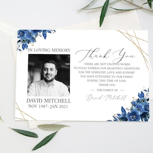 Biglietto di ringraziamento per funerale floreale blu oro, celebrazione della vita, biglietto commemorativo con rose, modello di biglietto di ringraziamento stampabile, biglietto di condoglianze modificabile