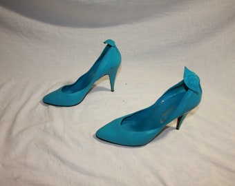 Original 1980s Turquoise Leather High Heel Pumps