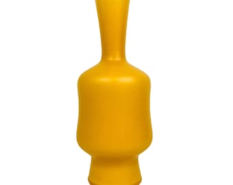 Jarrón amarillo de cerámica hecho a mano de estilo moderno de mediados de siglo, decoración para el hogar de estilo retro de KleinReid NYC