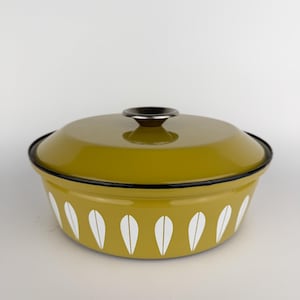 Vintage 1970s Cathrineholm Avocado Green Lotus Dutch Oven | Norwegian Enamel Cookware