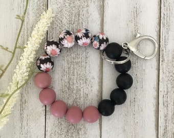 Silicone keychain wristlet, silicone wristlet for keys, beaded keychain, gift for mom, beaded bracelet, keychain bracelet, boho bracelet