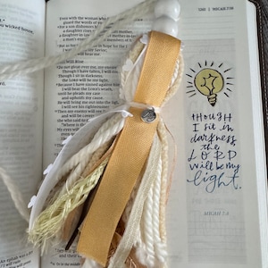 Frohes Quasten Lesezeichen mit Joy Charm: Bibel Quasten Lesezeichen, Quasten Lesezeichen, Garn Quaste, Schönes Lesezeichen, handgemachtes Geschenk