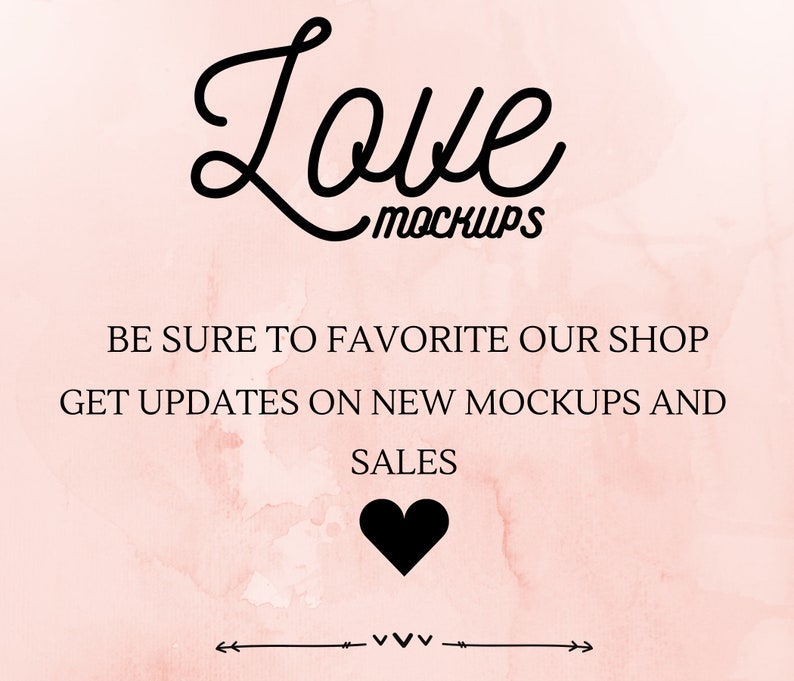K&ouml;nnte beinhalten: Rosafarbener Aquarellhintergrund mit dem Text "Love Mockups" in schwarzer Kursivschrift. Der Text "Be sure to favorite our shop get updates on new mockups and sales" ist ebenfalls in schwarzer Schrift. Ein schwarzes Herz befindet sich unter dem Text.