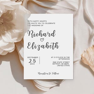 Op de afbeelding: Een witte rechthoekige trouwkaart met zwarte tekst: With happy hearts we invite you to celebrate the wedding of Richard and Elizabeth, September 25 20XX, at 2 o'clock in the afternoon, 3581 State Street Detroit, MI 48219, United State, Reception To Follow.