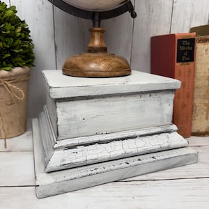 ホワイトまたはブラックのアンティーク調台座、装飾的な本物の木製ライザー、スタンド、建築廃材、10 x 10インチのベースと6インチの高さの台座