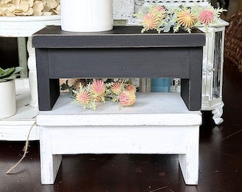 Taburete pequeño de madera, blanco o negro, para plantas o velas, con acabado envejecido, estilo rústico, campestre y más.