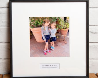 Personalized Photo Frame with Caption – Handmade Modern Oak & Aluminum