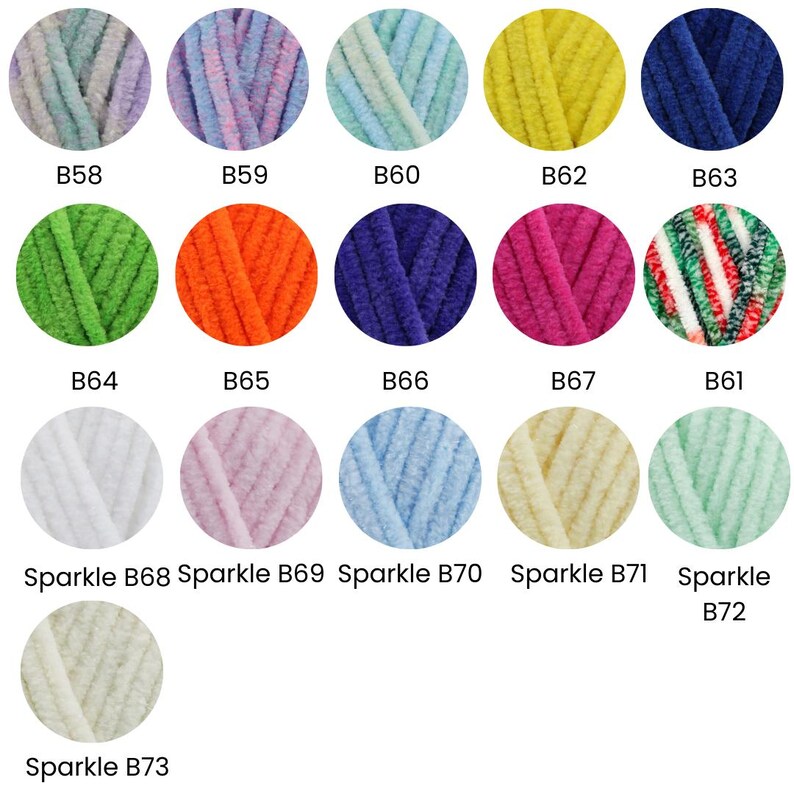 Pu&ograve; includere: Assortimento di colori di filato in varie tonalit&agrave; di blu, verde, rosa, arancio, giallo, bianco e rosso. Il filato &egrave; disposto in una griglia con etichette per ogni colore.