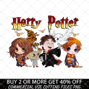 Puede incluir: Un gráfico colorido con las palabras "Harry Potter" sobre ilustraciones de dibujos animados de Harry, Hermione, Ron, Dobby y Hedwig. Los personajes visten sus trajes característicos. También se representan las Snitch doradas y el Sombrero Seleccionador.