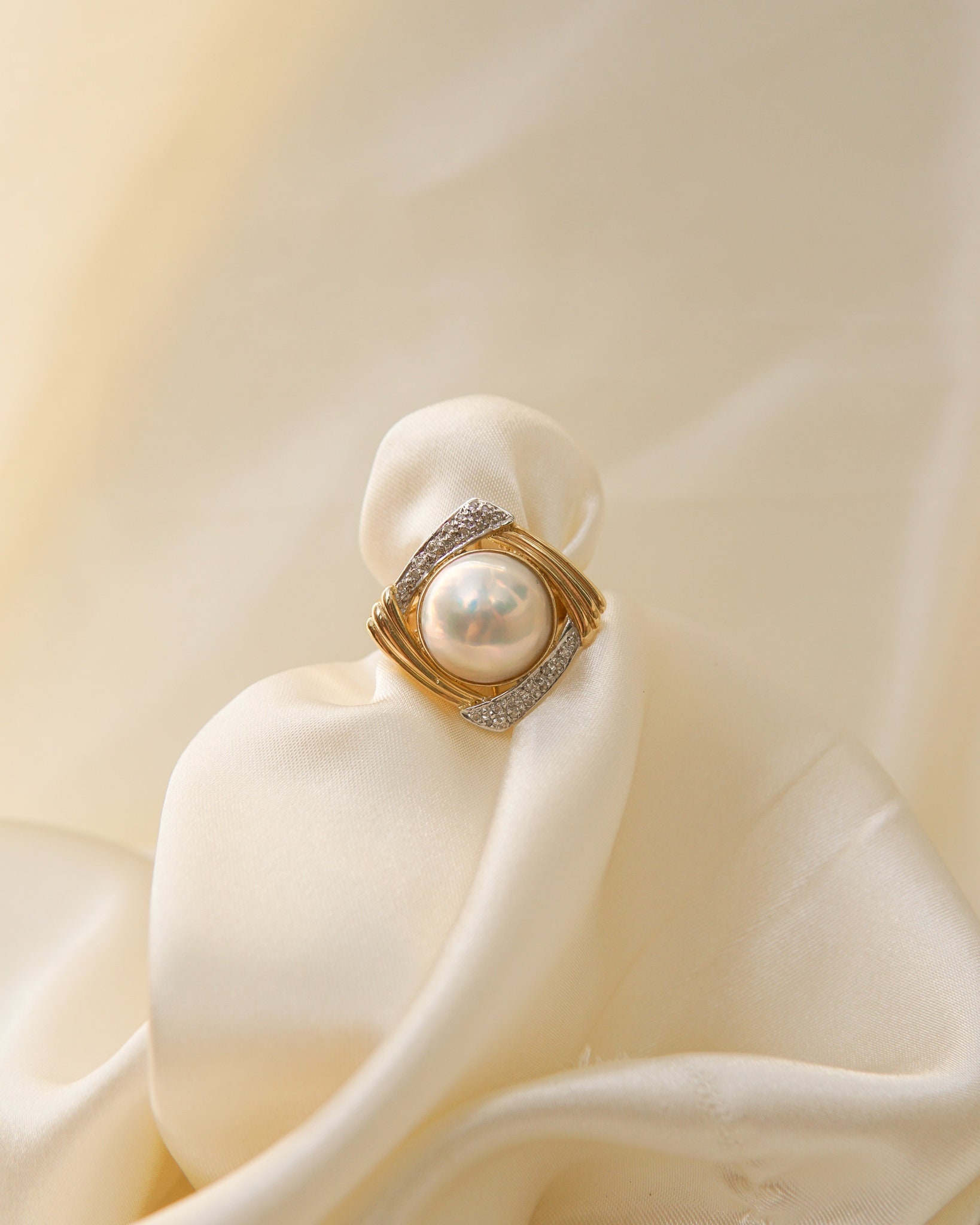 Anillo de perlas grandes con diseño retro de perlas naturales Mabe