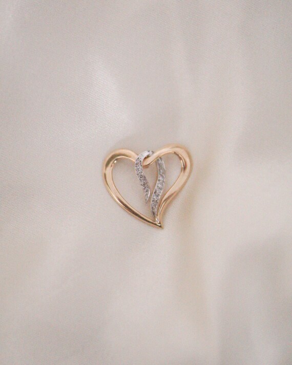 Buy Vintage Heart Swirl Diamond Pendant Online in India