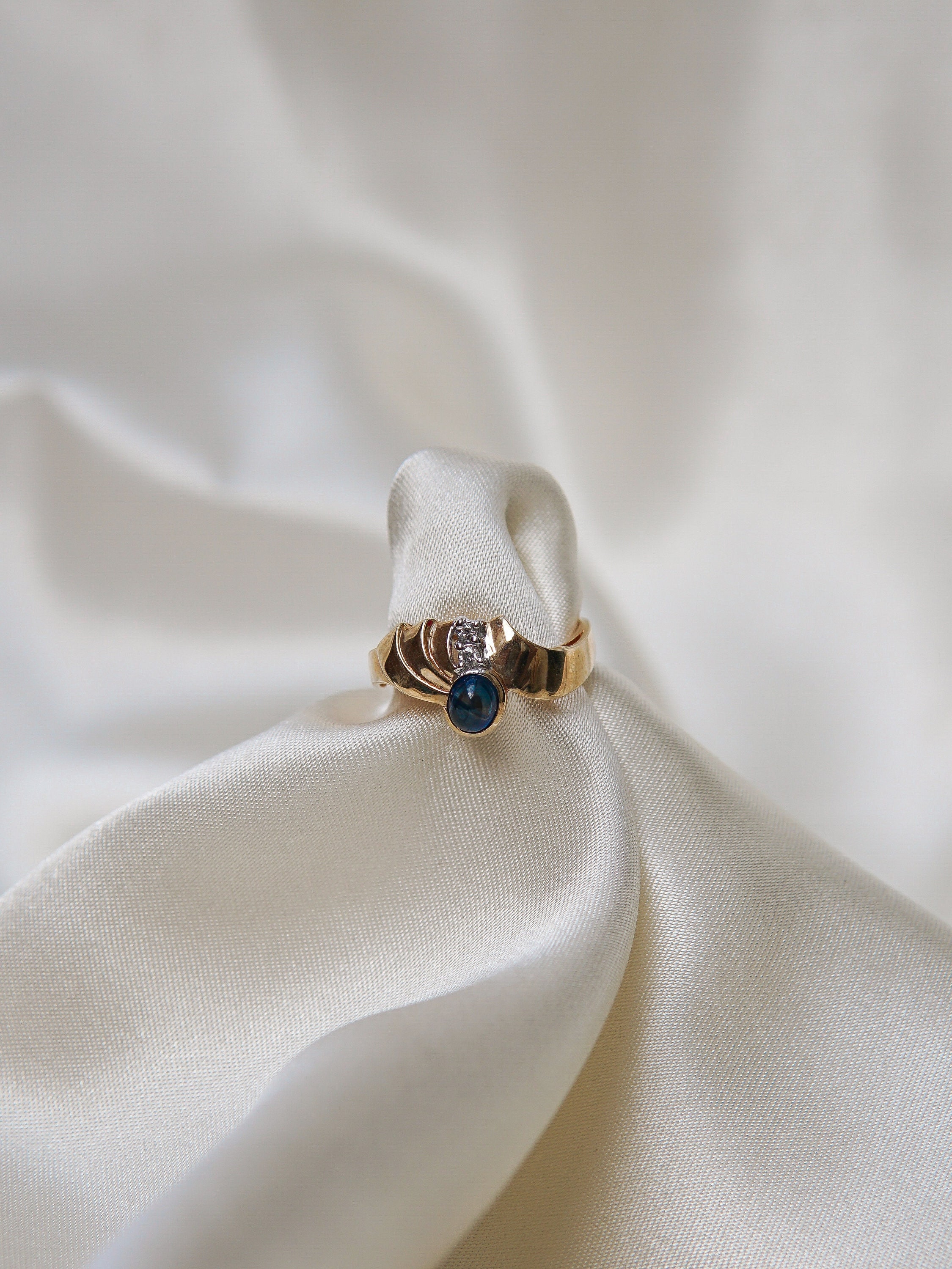 Retro Estate Blue Sapphire Cabochon Diamond Ring 