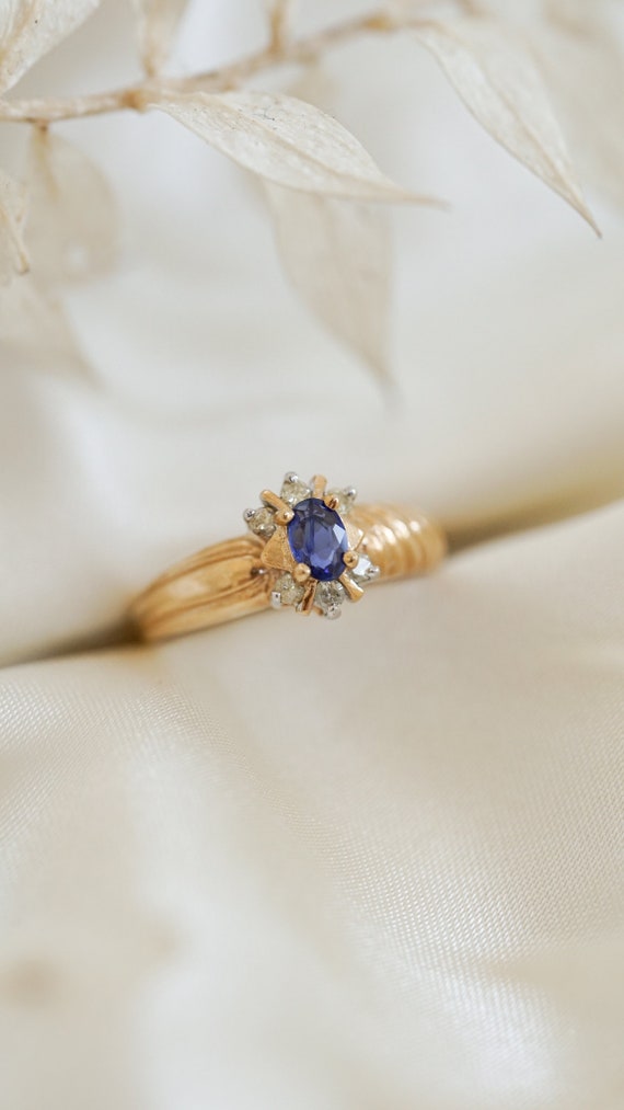 Estate Sapphire and Diamond Captivate Ring - image 5