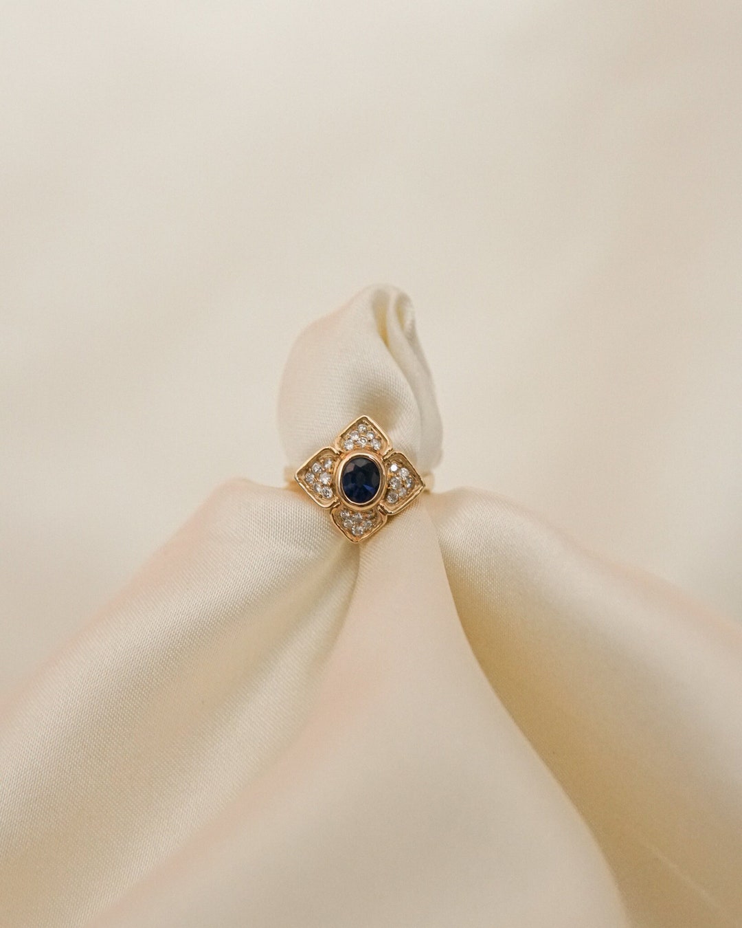 Vintage Sapphire and Diamond Lily Flower Ring - Etsy