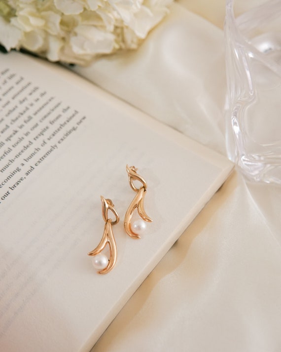 Vintage Pearl Lily Dangle Earrings - image 3