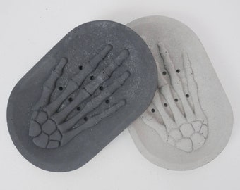 Portasapone per mani scheletro in cemento