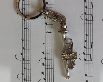 Trumpet keychain. Silver trumpet ideal as a gift. Trumpet musical instrument keychain