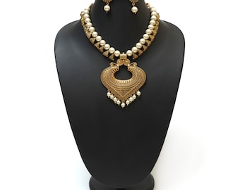 Conjunto de colar e brincos Boho dourados: joias marcantes em prata oxidada