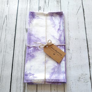 Handgefärbte Stoffserviette / Tie Dye Tischset / kreative Tischwäsche / Baumwolle / 47,5 x 45 cm / Boho Geschenk / High Vibes Geschenk / Tol