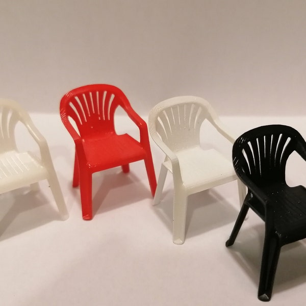 Chaise de jardin en plastique à l'échelle 1:24, 4 pièces
