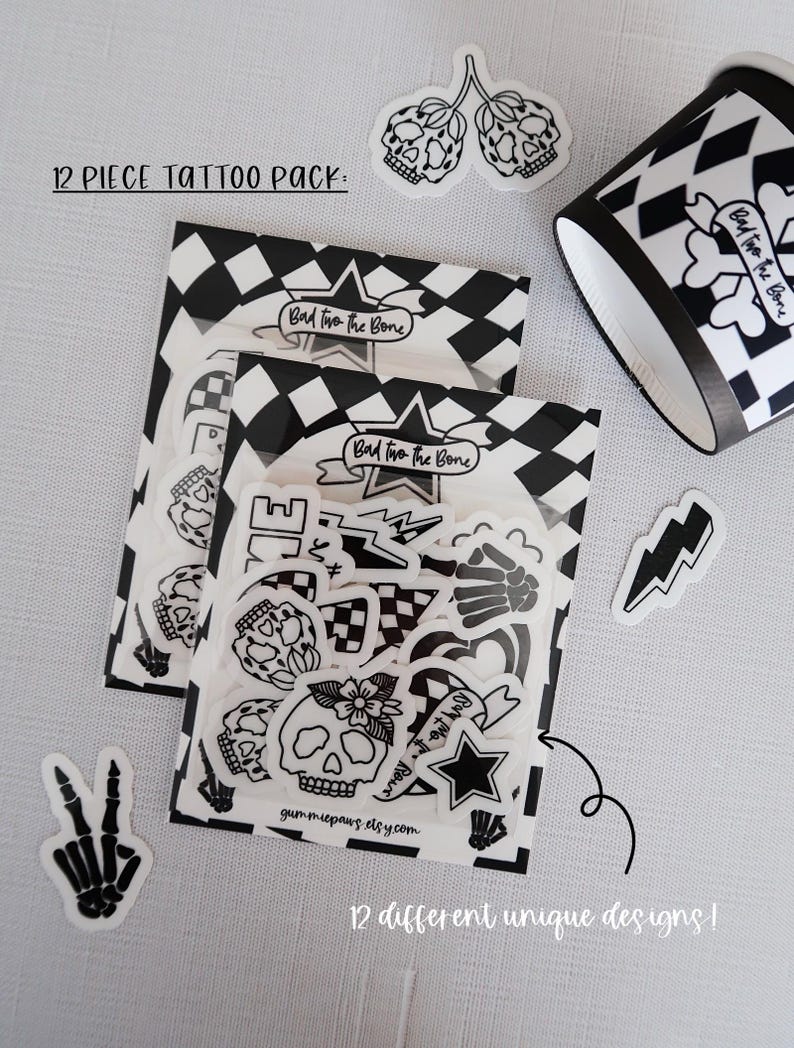 Puede incluir: Un paquete de 12 tatuajes temporales con dise&ntilde;os en blanco y negro. Los tatuajes incluyen calaveras, estrellas, rayos y el texto "Bad Two The Bone".