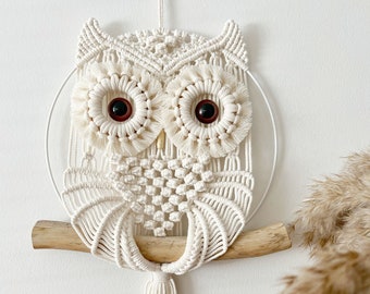 Macrame wise owl wall hanging for boho nursery, Scandinavian style baby room decoration, special gift for animal lover, modern art tapestry