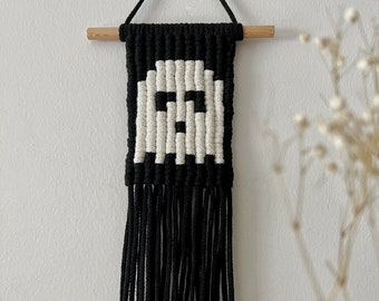 Pixel ghost macrame wall hanging for gothic home style, cute baby room accent, small office decor, Halloween accessories, mini gift for kid