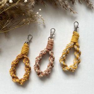 Llavero de macramé único para el dedo para las llaves del coche, llavero bohemio para el bolso, accesorios para la mochila escolar, portatarjetas de identificación, regalo para el nuevo hogar