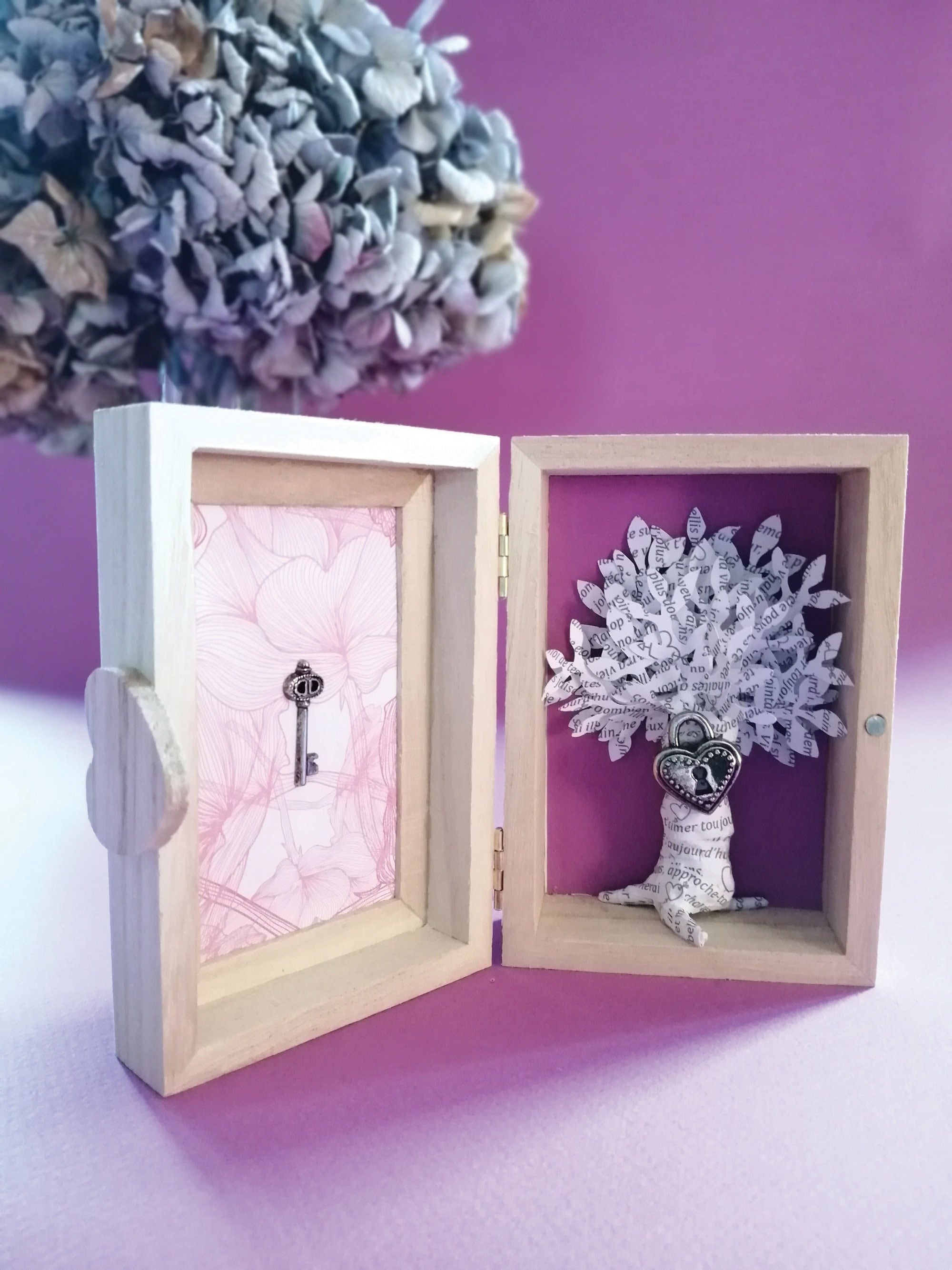 Boîte en Bois avec Arbre et Cadenas Coeur Clef