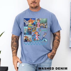 以下が含まれることがあります： 映画「ズートピア」の漫画のコラージュが特徴のライトブルーのTシャツ。ジュディ・ホップスやニック・ワイルドなどのキャラクターが登場します。「WASHED DENIM」の文字がシャツの下部に白でプリントされています。