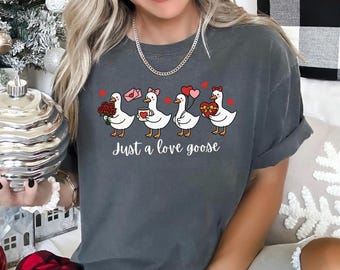 Camiseta de San Valentín "Just a Love Goose", colores cómodos, divertida, romántica, para amantes de los gansos, regalo de San Valentín 164580