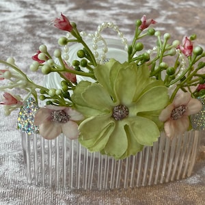 Mintgroen en roze haarkamaccessoire