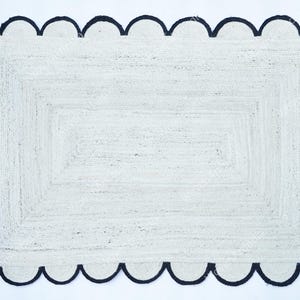 Vloerkleed natuurlijk jute, boho vloerkleed met geschulpte rand, gevlochten vloerkleed, vloerkleed huisdecoratie, vloerkleed boho decor, jute vloerkleed, vloerkleed aangepast formaat