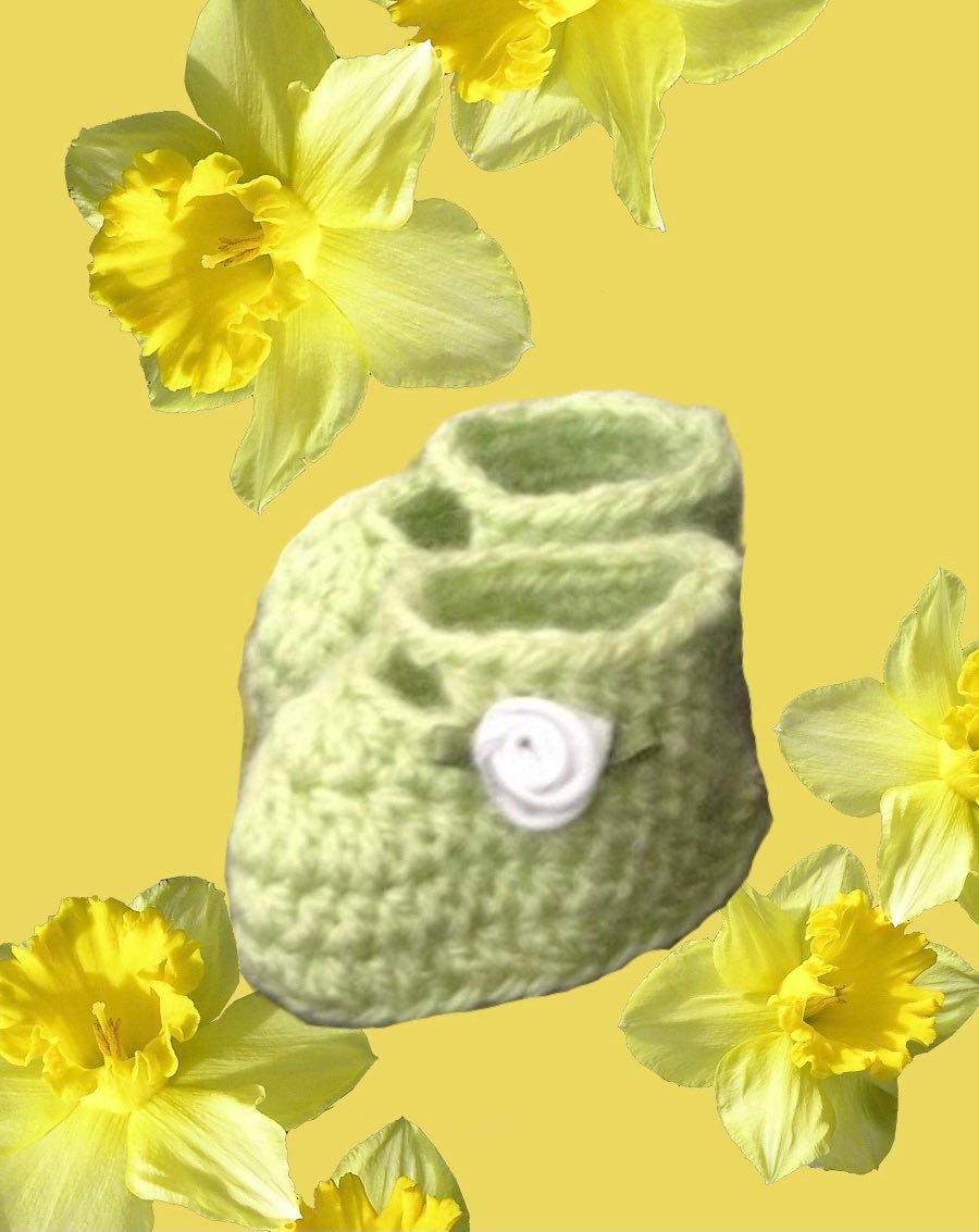 Small Premature Crochet Baby Shoes, 03 Months, Little White Flower