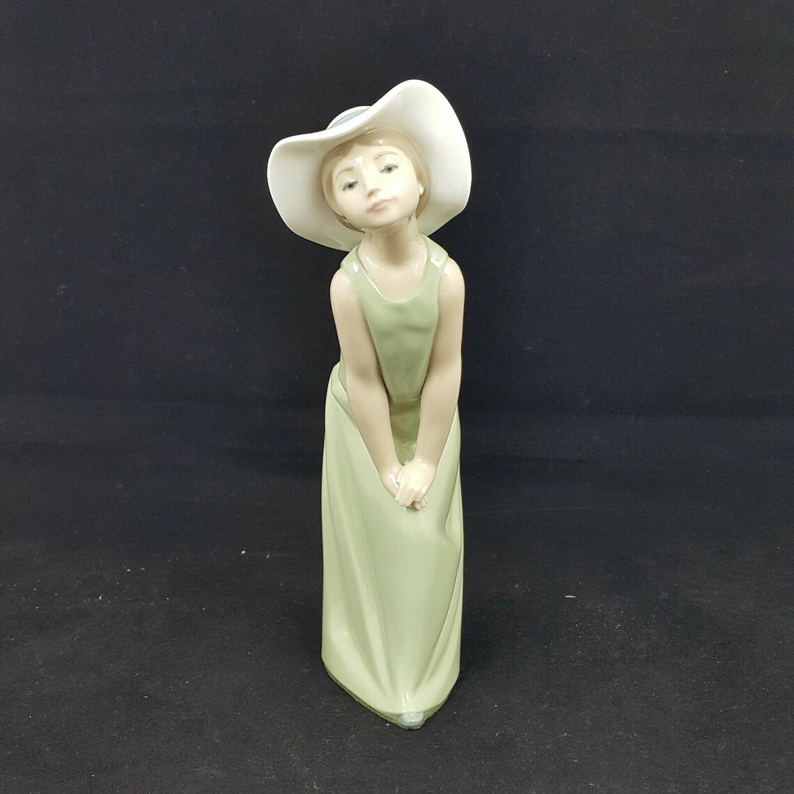 Lladro figurine curious girl with straw hat 01005009 Etsy